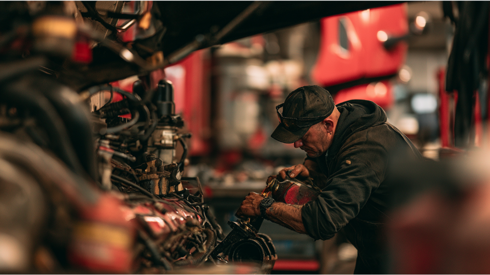 Heavy Duty Diesel Engine Oil Specs, Grades, and Why They Differ