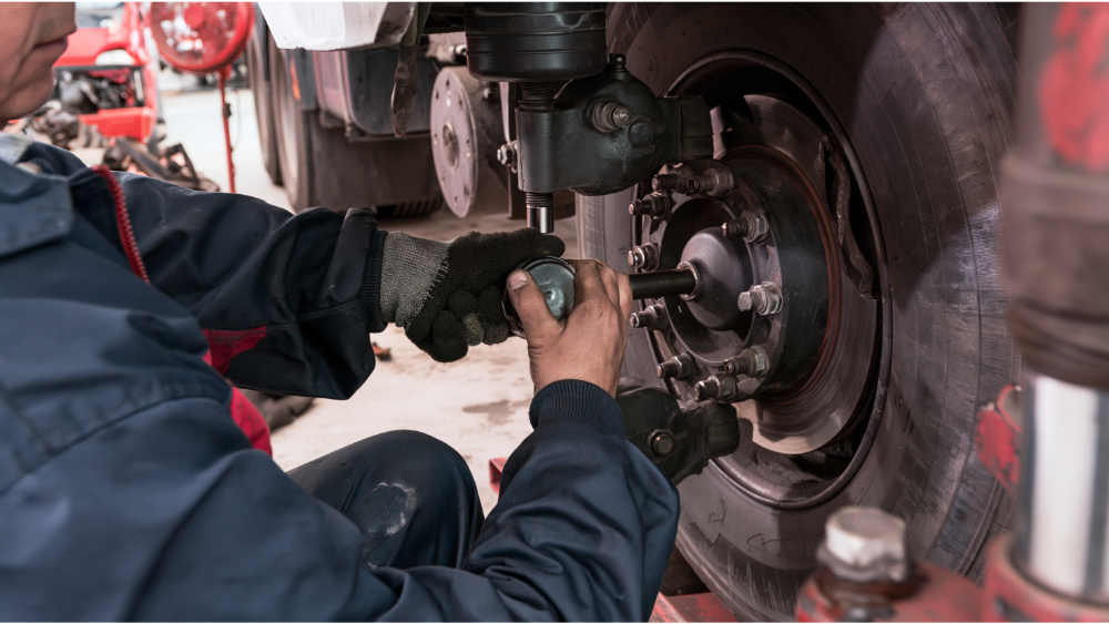 How a Qualified Person Adjusts a Manual Slack Adjuster