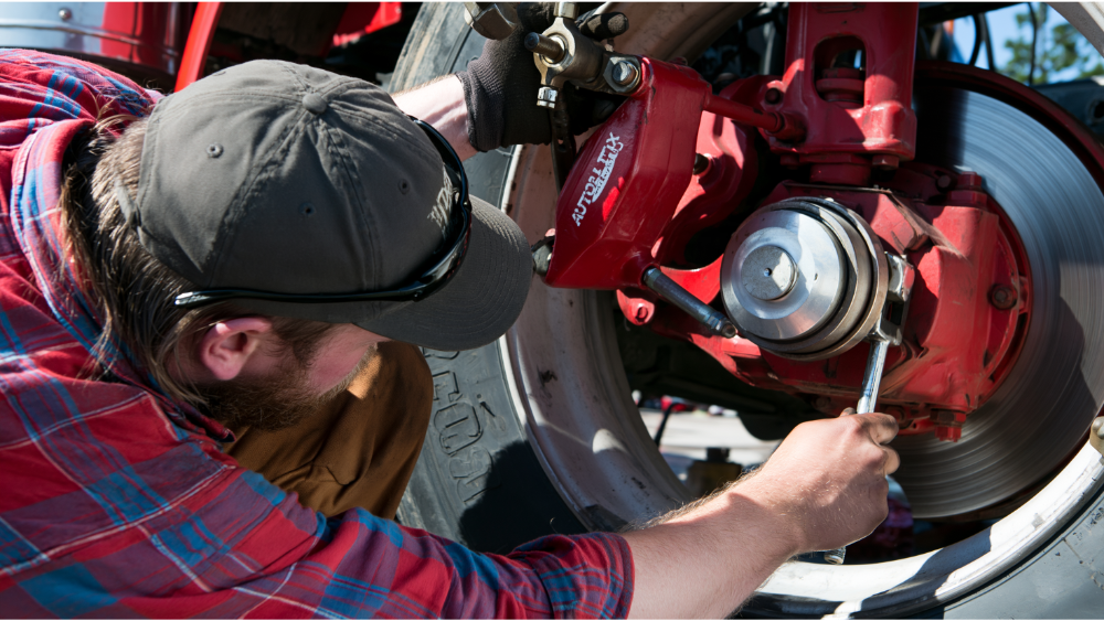 How to Adjust Air Brakes: Manual vs. Automatic Slack Adjusters